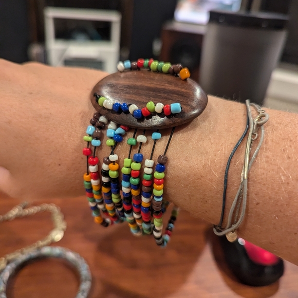 Wood and bead stretchy bracelet - Picture 1 of 4